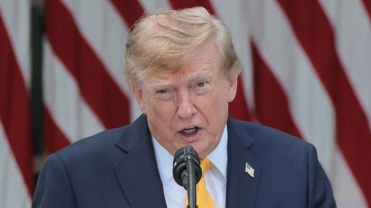 Trumpova vláda chce po Nejvyšším soudu USA souhlas s pravidly pro poštovní volbu