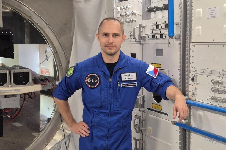 Do vesmíru s lístkem na tramvaj? Lidé radí, co má astronaut Svoboda vzít na ISS