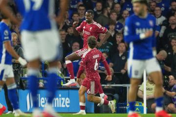Isak zařídil dvěma góly Liverpoolu první výhru pod Iraolou