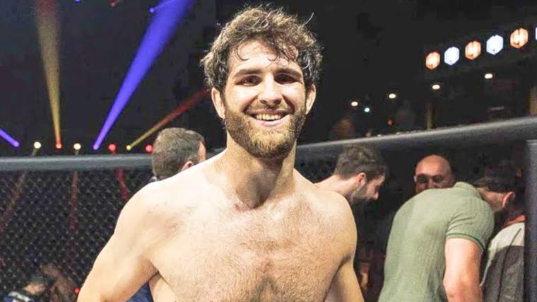 Fanoušci vidí v Duclosovi dalšího Procházku. Debut v UFC ukončil TKO