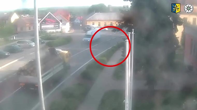 Děsivé záběry ze Zlínska: Policisté ukázali srážky aut s chodci