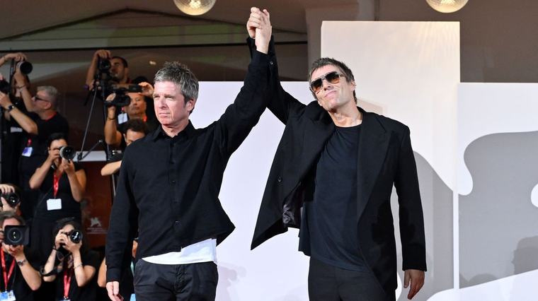 Zase spolu. Bratři Gallagherové uvedli film o návratu kapely Oasis