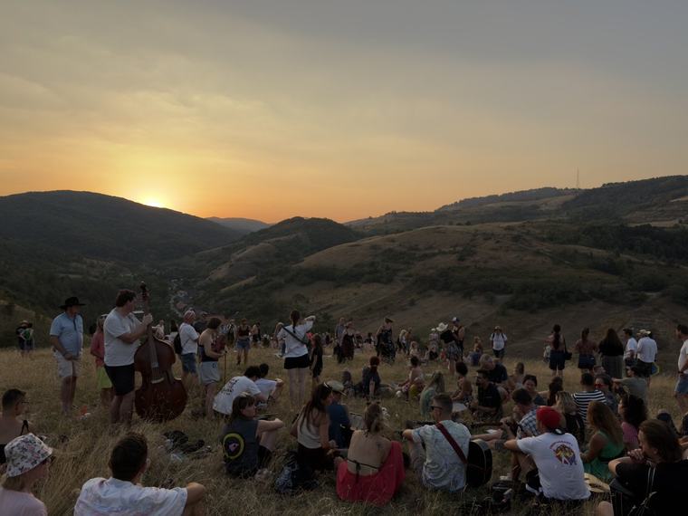 „Nepanuje tu takový robotismus jako v Praze.“ Jak festival Banát proměňuje českou vesnici