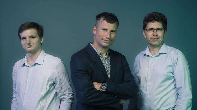 Nepotřebuje zkušeného pilota ani GPS. Český dron zaujal v Německu a míří z laboratoře do byznysu