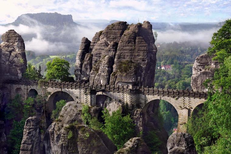 Chystáte se na slavný Bastei? Žabky nechte doma a vyhněte se davům