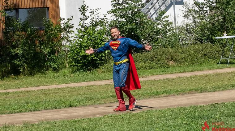 Ve středočeské Květnici kandiduje i supermanský cosplayer