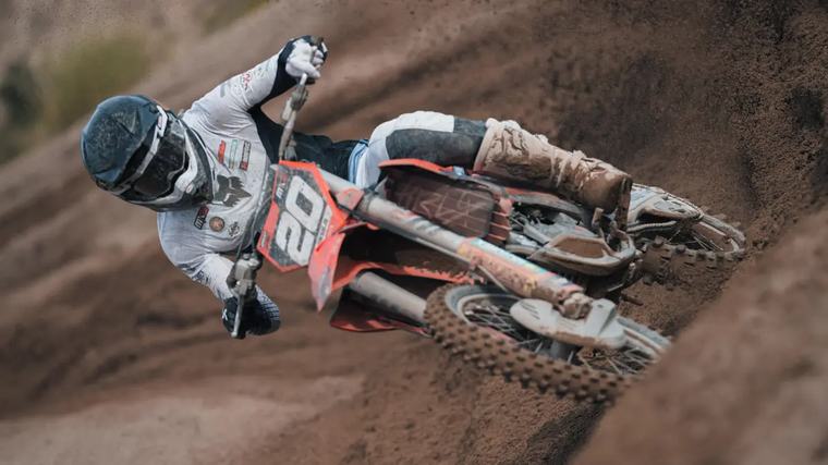 Motokrosař Mikula se blýskl v Turecku pátým místem a v MS je devátý