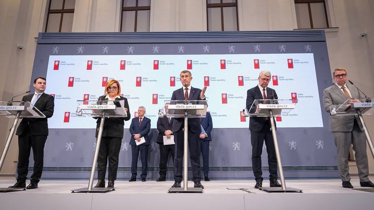 Schodek rozpočtu se možná sníží, vládní strany budou ještě jednat