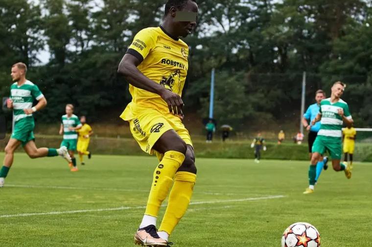 Bývalý prvoligový hráč skončil v cele. Opilý řádil s nožem v ruce