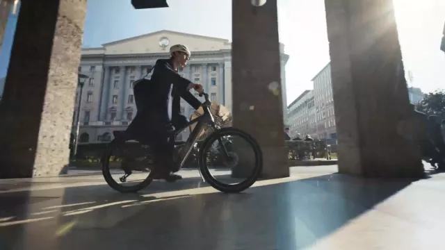 Reklamám už neutečete ani za volantem. Apple je zabudoval přímo do map a vypnout je nelze