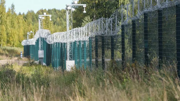 Finsko dokončilo dvě stovky kilometrů dlouhý plot na hranici s Ruskem