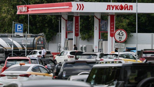 Prodej elektromobilů v Rusku v létě kvůli nedostatku benzinu prudce vzrostl