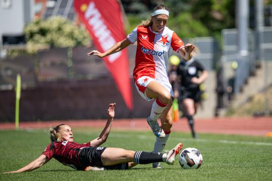 Slávistky po obratu porazily v prvním derby sezony mistrovskou Spartu 2:1